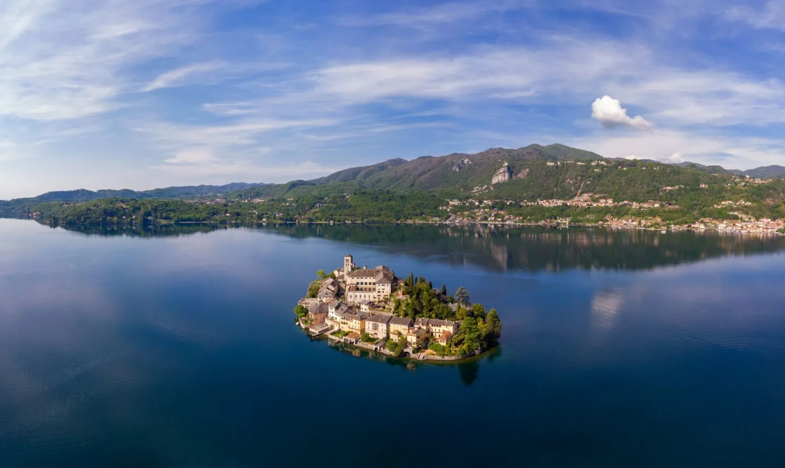 Isola di San Giulio sul Lago d'Orta, Nord Italia